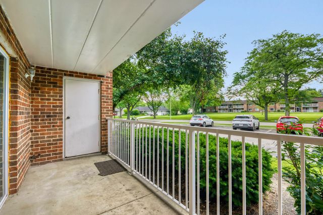 1102 Westover Lane 1A, Schaumburg, IL 60193