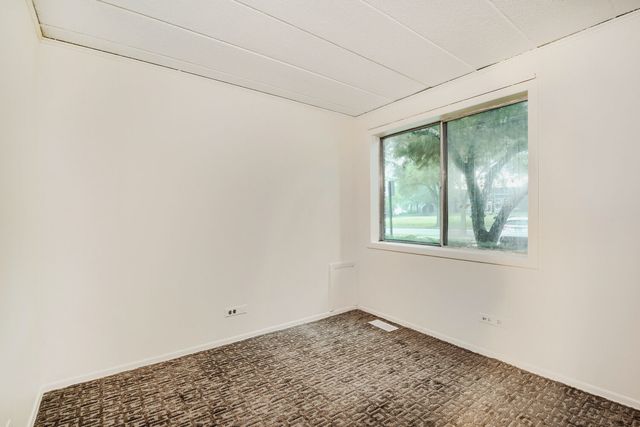 1102 Westover Lane 1A, Schaumburg, IL 60193
