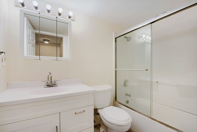 1102 Westover Lane 1A, Schaumburg, IL 60193