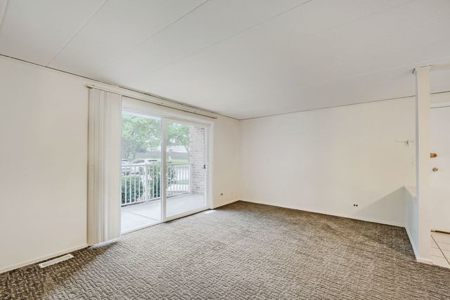 1102 Westover Lane 1A, Schaumburg, IL 60193