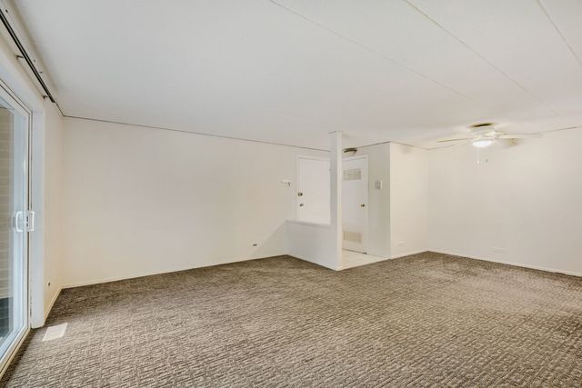 1102 Westover Lane 1A, Schaumburg, IL 60193