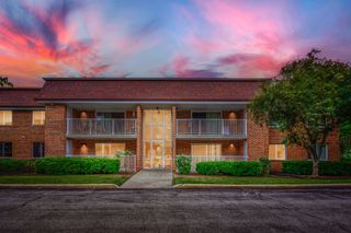 1102 Westover Lane 1A, Schaumburg, IL 60193