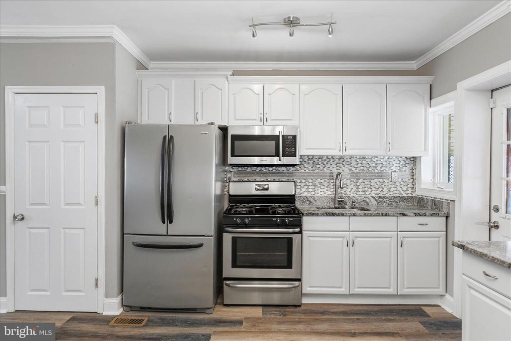 Image 11 of property listing at 1932 DEERING AVE, Baltimore, MD 21230