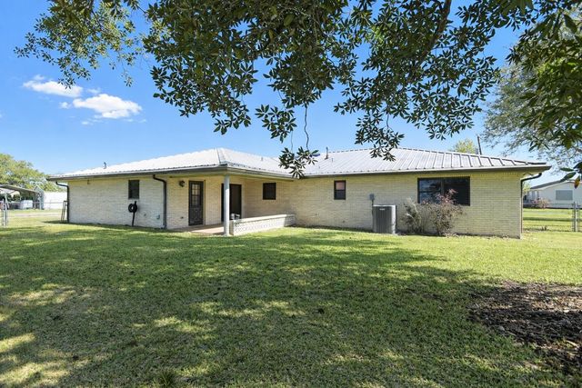 536 S Holly Rd, Labadieville, LA 70372