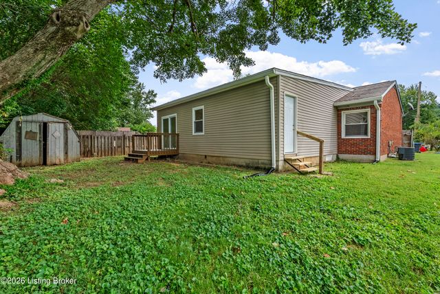 5410 Anatahan Ct, Louisville, KY 40272