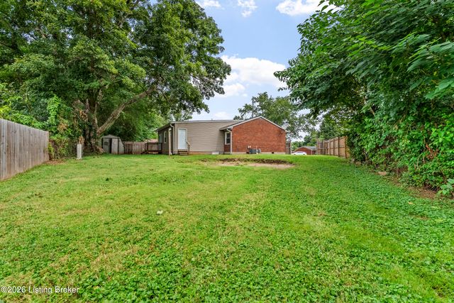 5410 Anatahan Ct, Louisville, KY 40272