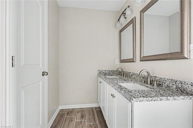 1662 Parkside Meadow Drive, Winston-salem, NC 27127