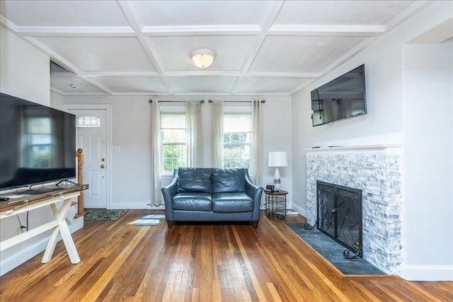 47 Cherry St, Newton, MA 02465