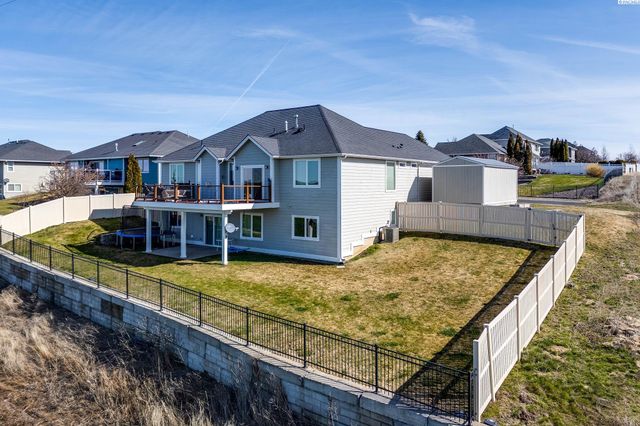 1215 Sunnyside Dr, Pullman, WA 99163