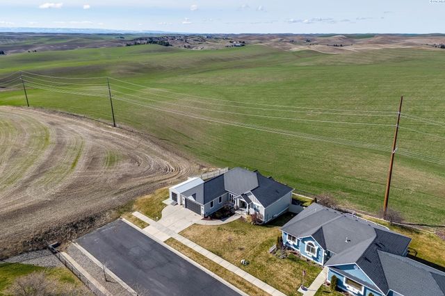 1215 Sunnyside Dr, Pullman, WA 99163