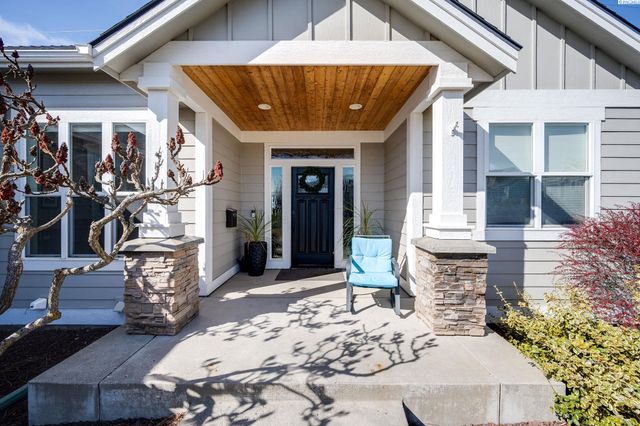 1215 Sunnyside Dr, Pullman, WA 99163