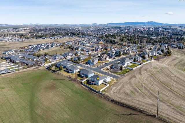 1215 Sunnyside Dr, Pullman, WA 99163