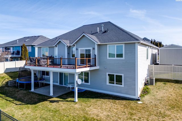 1215 Sunnyside Dr, Pullman, WA 99163