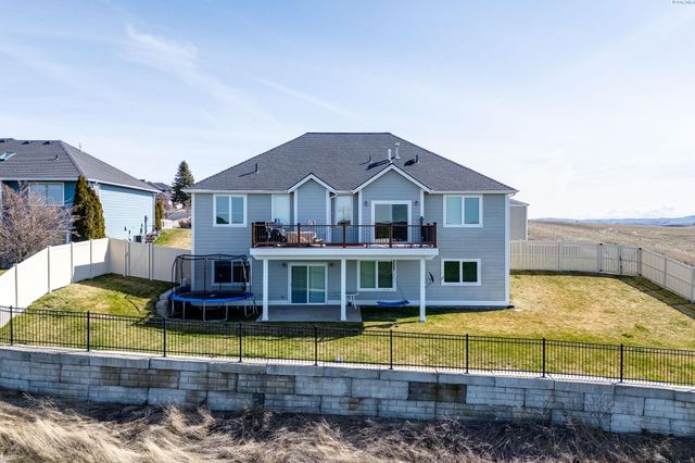 1215 Sunnyside Dr, Pullman, WA 99163