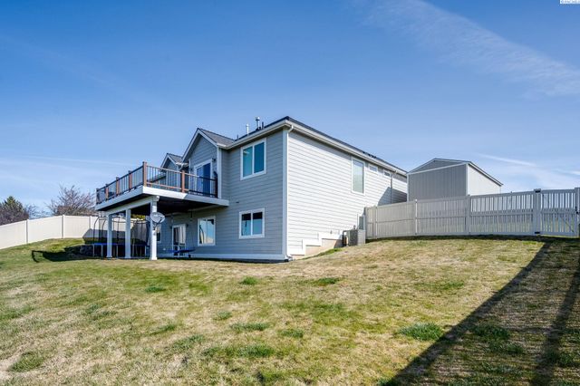 1215 Sunnyside Dr, Pullman, WA 99163
