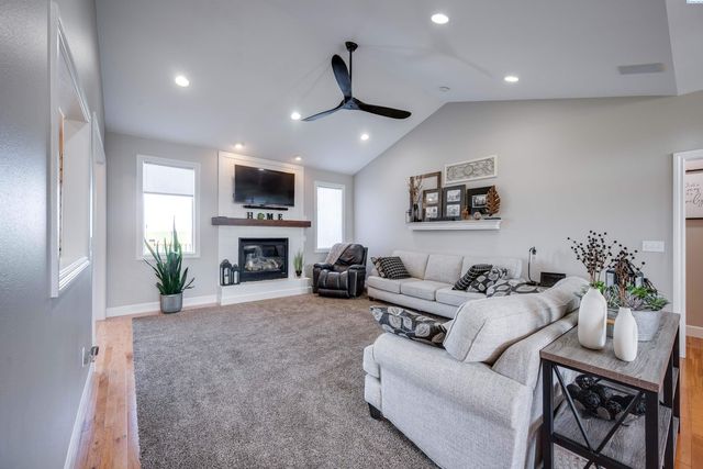 1215 Sunnyside Dr, Pullman, WA 99163