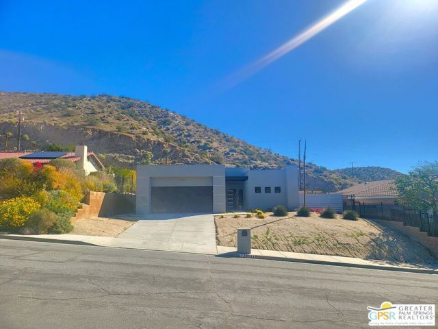 9051 Calle Del Diablo, Desert Hot Springs, CA 92240
