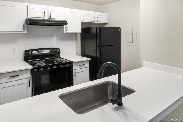 483 Laurel Ln Apt 111, New Braunfels, TX 78130