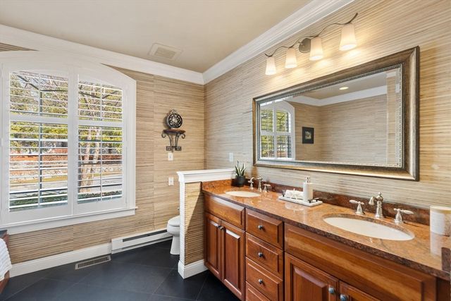 11 Swan Ln, Andover, MA 01810