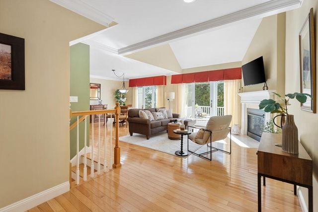 11 Swan Ln, Andover, MA 01810