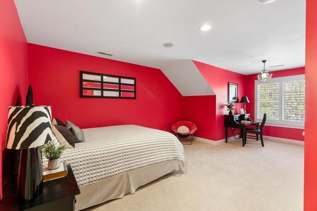 11 Swan Ln, Andover, MA 01810