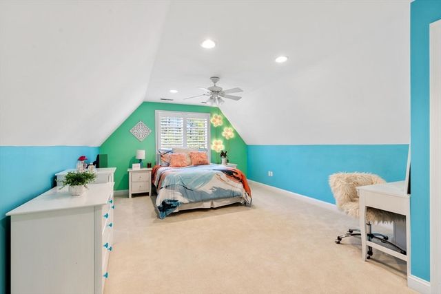 11 Swan Ln, Andover, MA 01810