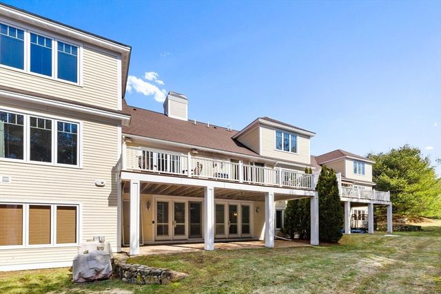 11 Swan Ln, Andover, MA 01810