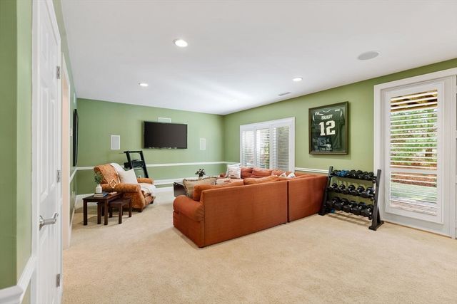11 Swan Ln, Andover, MA 01810