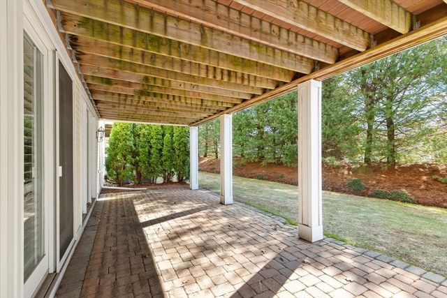11 Swan Ln, Andover, MA 01810