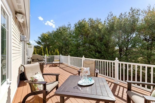 11 Swan Ln, Andover, MA 01810