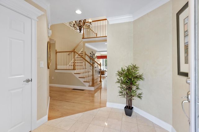 11 Swan Ln, Andover, MA 01810