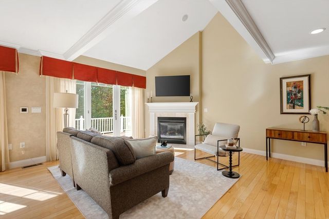 11 Swan Ln, Andover, MA 01810