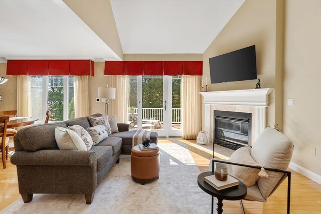 11 Swan Ln, Andover, MA 01810