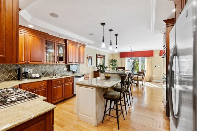 11 Swan Ln, Andover, MA 01810