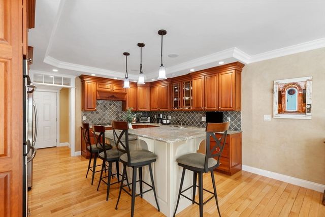 11 Swan Ln, Andover, MA 01810