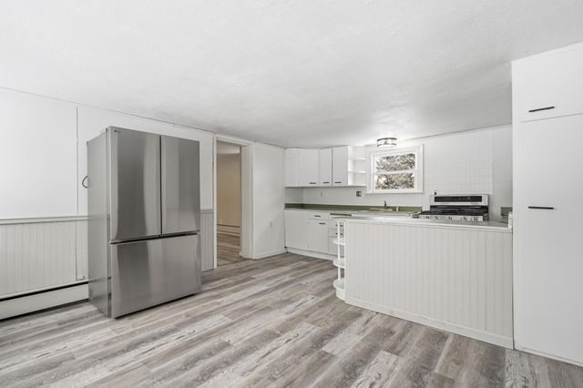 6422 49th Street N, Oakdale, MN 55128