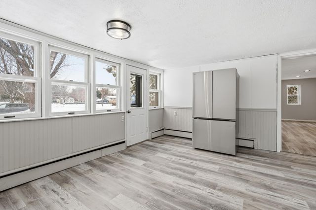 6422 49th Street N, Oakdale, MN 55128