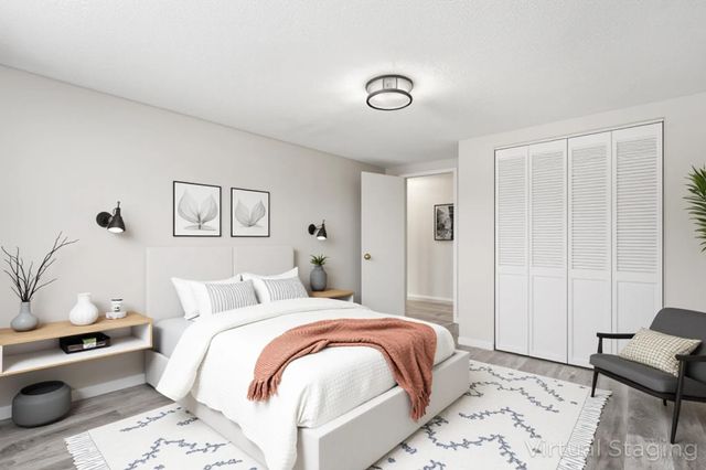 6422 49th Street N, Oakdale, MN 55128