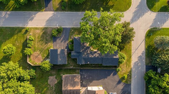 6422 49th Street N, Oakdale, MN 55128