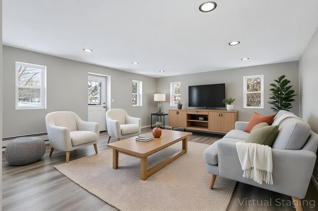 6422 49th Street N, Oakdale, MN 55128