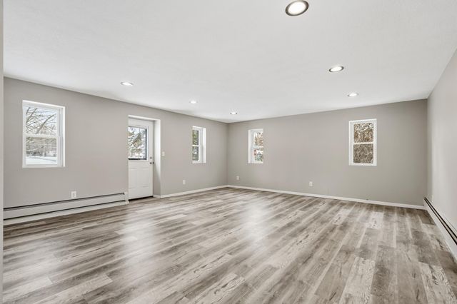 6422 49th Street N, Oakdale, MN 55128