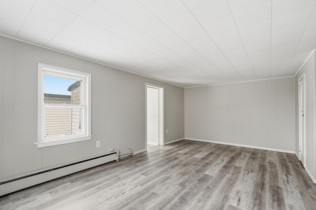 6422 49th Street N, Oakdale, MN 55128