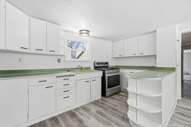 6422 49th Street N, Oakdale, MN 55128