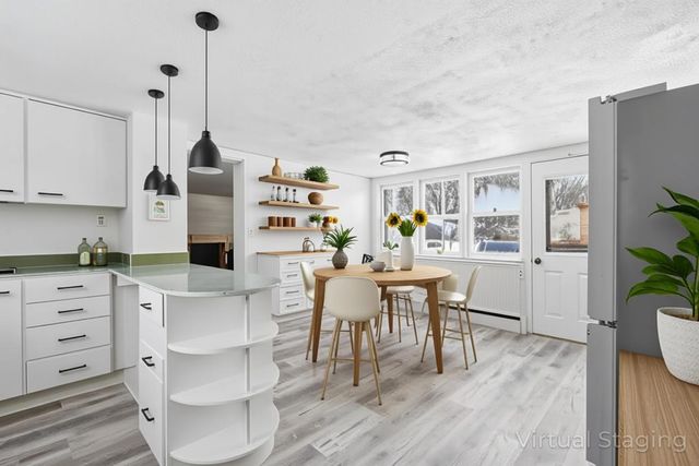 6422 49th Street N, Oakdale, MN 55128