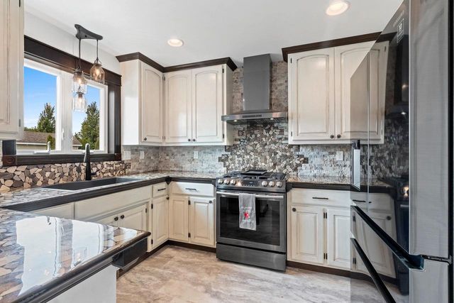 399 WATERVIEW ROAD, De Pere, WI 54115