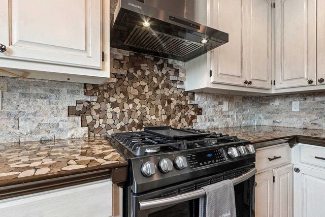 399 WATERVIEW ROAD, De Pere, WI 54115