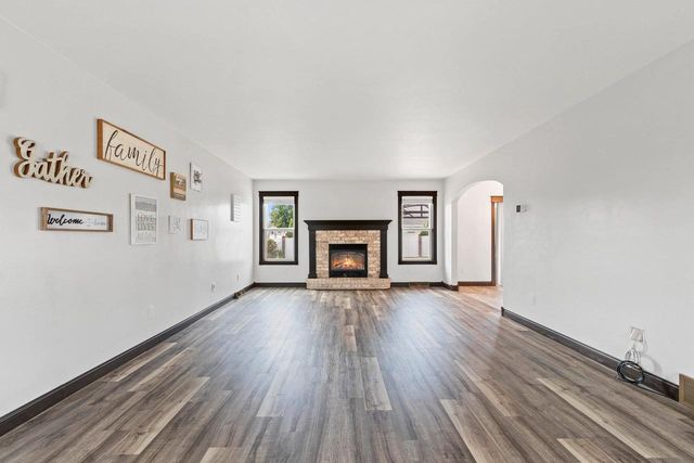 399 WATERVIEW ROAD, De Pere, WI 54115