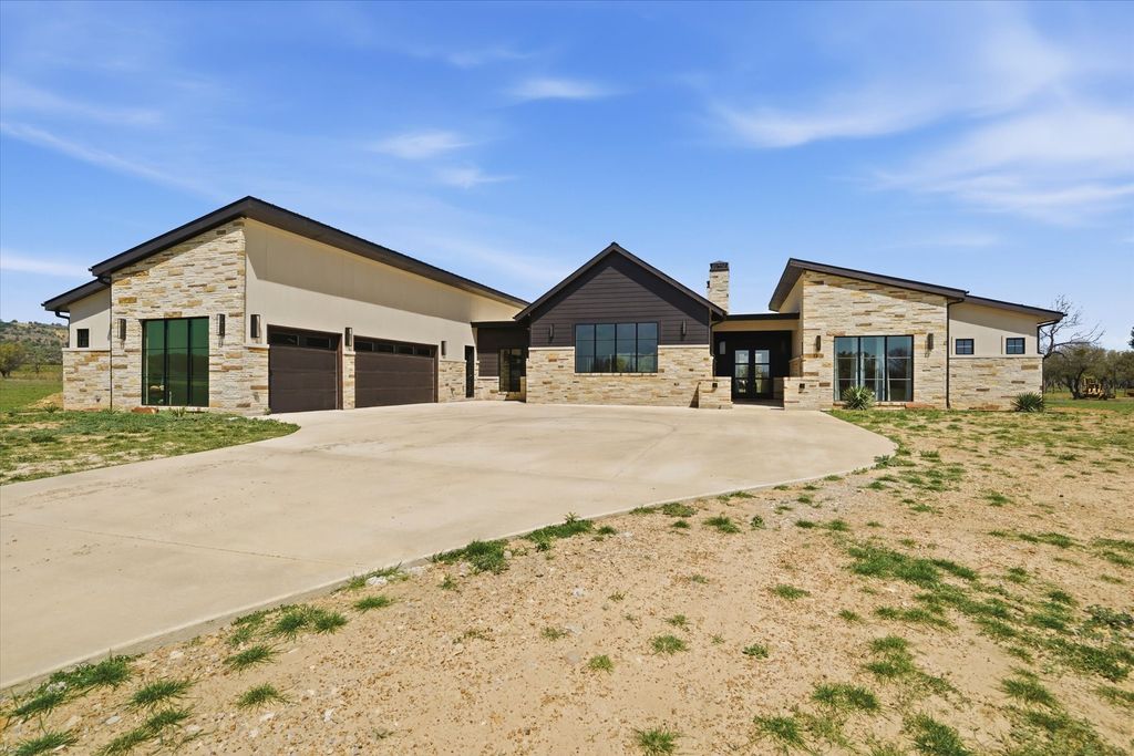 12 Crocket Valley Court, Strawn, TX 76475