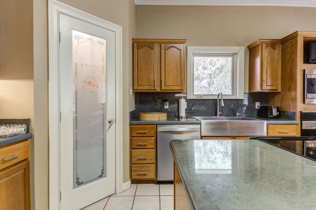 30 W Lakeshore Drive, Ransom Canyon, TX 79366