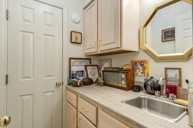 30 W Lakeshore Drive, Ransom Canyon, TX 79366